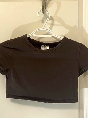 H&M Brown Cropped Tee